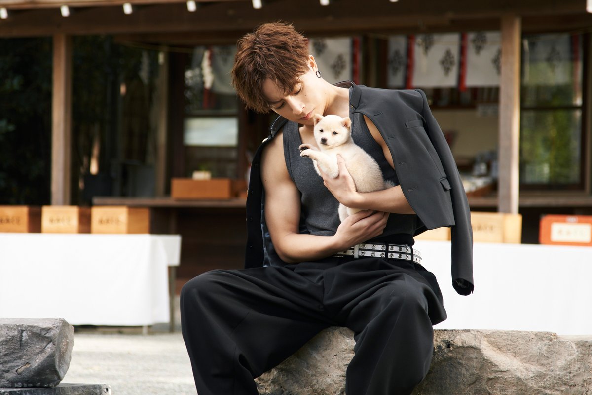 romakira_movie's tweet photo. コメント到着･*:.｡♡🔫

 「謎の不良学生」役
  ➽ #白濱亜嵐
･･････････････････

映画 #ロマキラ 𝟏𝟐.𝟏𝟐 𝐅𝐑𝐈🎬
#ロマンティック・キラー https://t.co/NBAcZSv4Zs