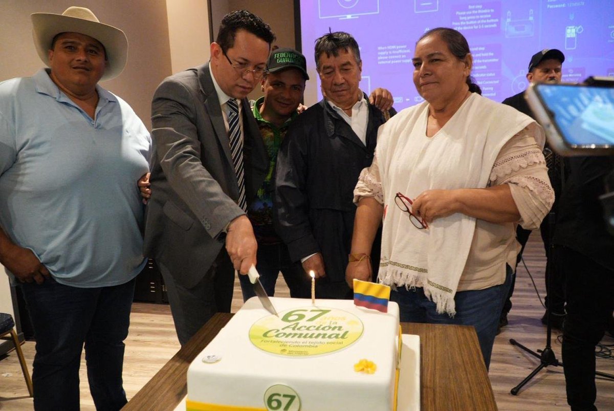 🔵 Cerramos con éxito la jornada de interlocución entre líderes comunales y la Comisión Séptima del Senado y la Cámara de Representantes, un espacio clave para fortalecer el diálogo y la participación comunitaria. El viceministro <a href="/JaimeBerdugoP/">Jaime Berdugo</a> acompañó el encuentro y destacó su