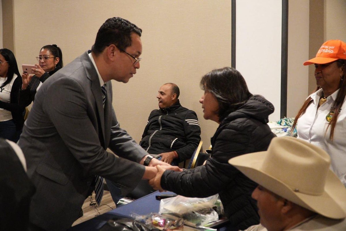 Este espacio reunió a la Confederación, a sus dignatarios y a los presidentes de las Federaciones Nacionales de Acción Comunal, representantes de asociaciones y Juntas de Acción Comunal en todo el territorio nacional.