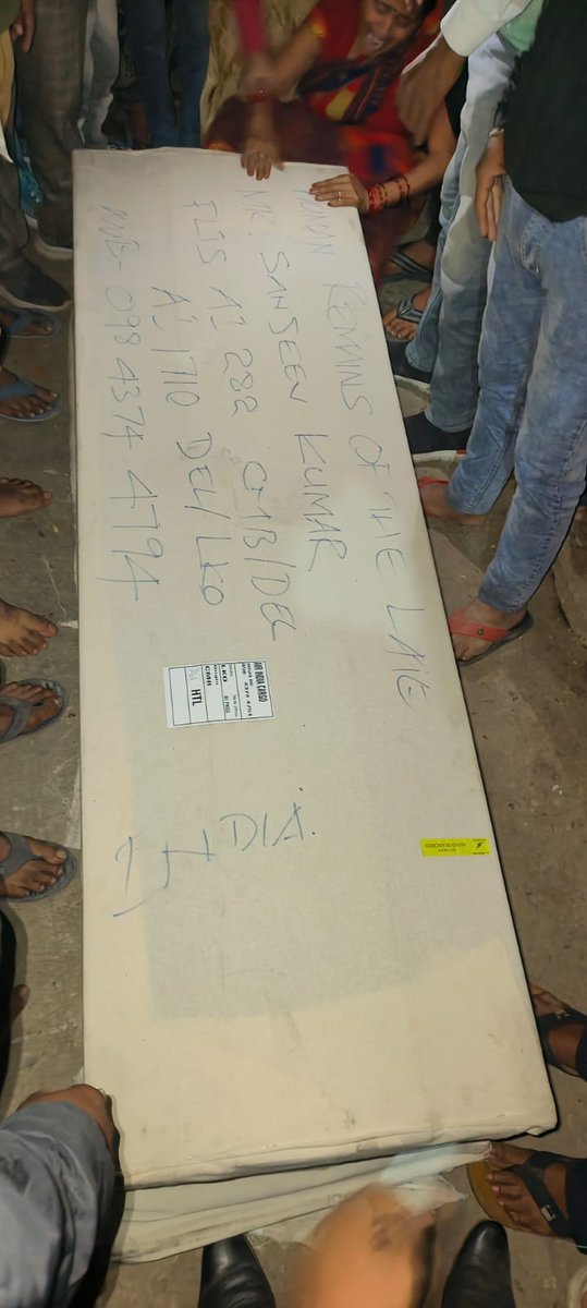 awasthixza2's tweet image. आदरणीय विधायक @shalabhmani जी मेरे पति का पार्थिव शरीर देवरिया आ गया है आपने बहुत मदद किया इस समय कुछ कहने के स्थिति में नही हूँ 😢😭 आपका एहसान जीवन भर याद रखूंगी आपको बहुत प्रणाम है 🙏😭