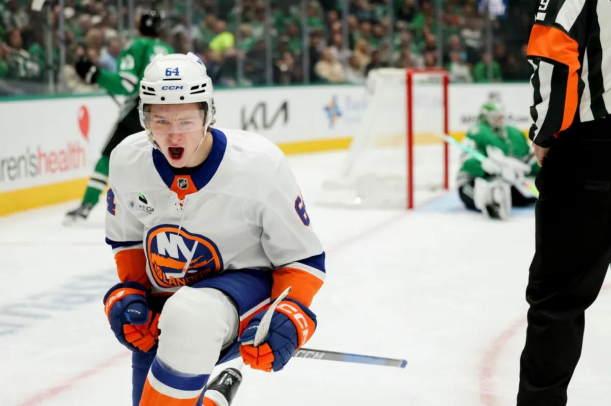 nypost's tweet image. Cal Ritchie starting to make positive strides in his game for Islanders trib.al/hRaSJ83