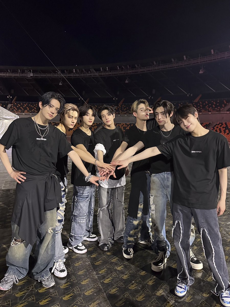 RIKIROYALTY's tweet image. their first stadium concert in Southeast Asia which is in New Clark City was so memorable, made so much impact to them and us fans who were there. Jake even said that they saved the best for last for FATE tour. NI-KI also loved the fireworks show that time! 😭

stanning ENHYPEN…