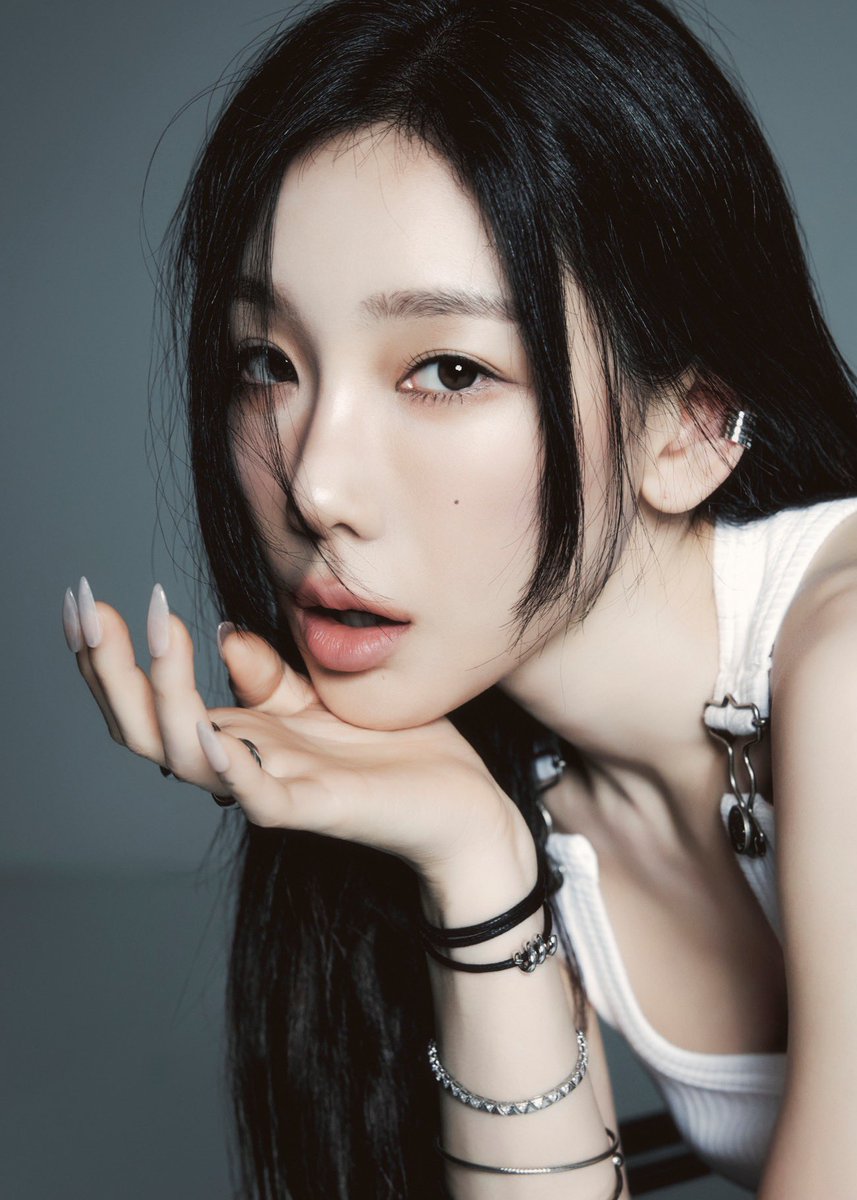 TAEYEONsmtown's tweet image. ‘솔로 10주년’ #태연, 첫 컴필레이션 앨범 #Panorama 무드 담은 티징 콘텐츠 공개
마이크 버전 오늘부터 예약판매 시작

m.entertain.naver.com/home/article/4…

#태연 #TAEYEON 
#Panorama_TheBestofTAEYEON #TAEYEONPanorama_TheBestofTAEYEON
#인사 #TAEYEON인사
#소녀시대 #GirlsGeneration