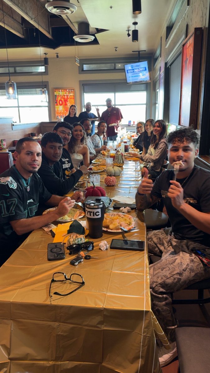 laura robles tweet media