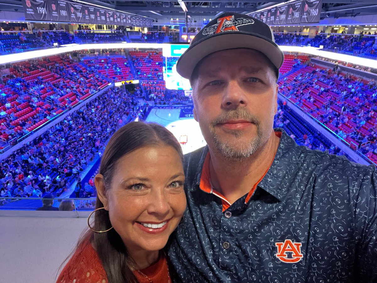 AU_Grad2000's tweet image. War Eagle 🦅  Nice Date Night with @Pupperchucks