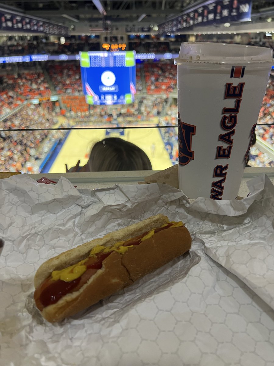 AU_Grad2000's tweet image. War Eagle 🦅  Nice Date Night with @Pupperchucks