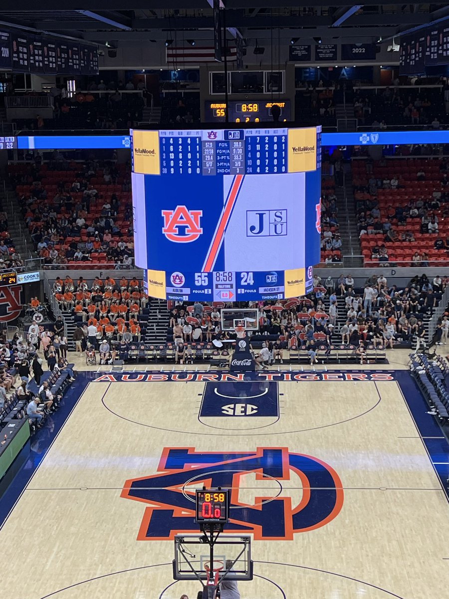 AU_Grad2000's tweet image. War Eagle 🦅  Nice Date Night with @Pupperchucks