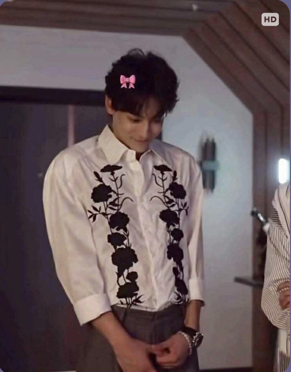 ss_w_u's tweet image. I always feel like my dad when I&apos;m with my mom . 

My dad                               My mom