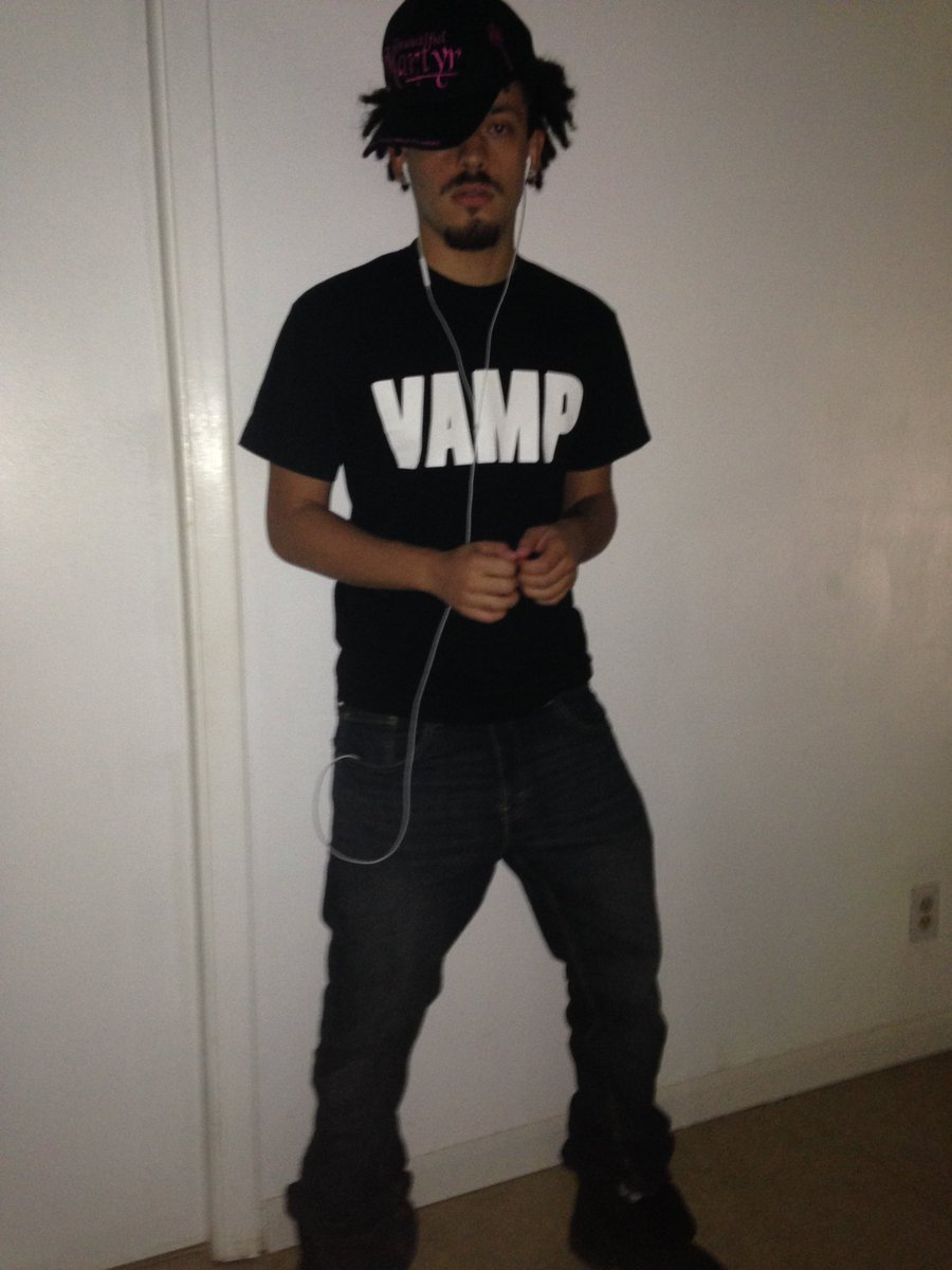 saintseclipse_'s tweet photo. bladee hat vamp shirt I’m the worst. https://t.co/81NXQgsLSv