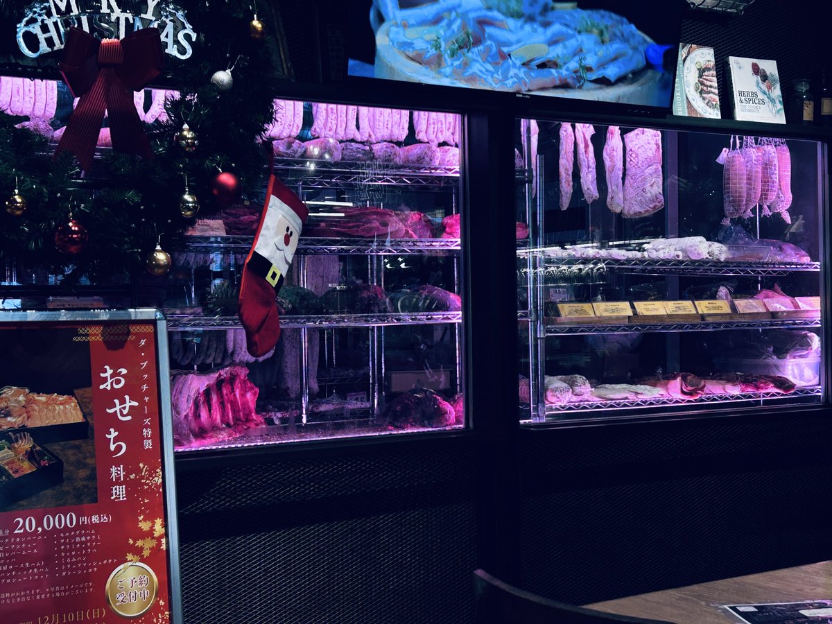 Osiruko8t's tweet photo. お肉屋さん！ https://t.co/tXHgH7Ajkn