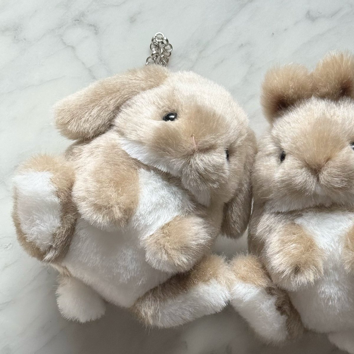 バッグチャームなうさぎさん、フォーンっぽい色のロップイヤーちゃんをminneで販売中です🐰