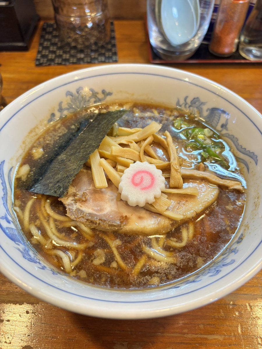 slotseventh's tweet photo. らぁ麺　あり澤❣️❣️
ぶらっくらぁ麺✨
醤油感バッチリ〜⤴️
飲んでも美味しいっす⤴️⤴️
ライスもすすんだ〜😆 https://t.co/9T9UCPVLKE