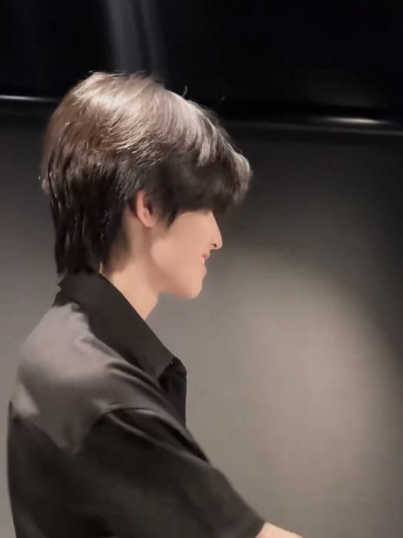 ทอมที่ผญแย่งกันทั้งโรงเรียนอ่ะ