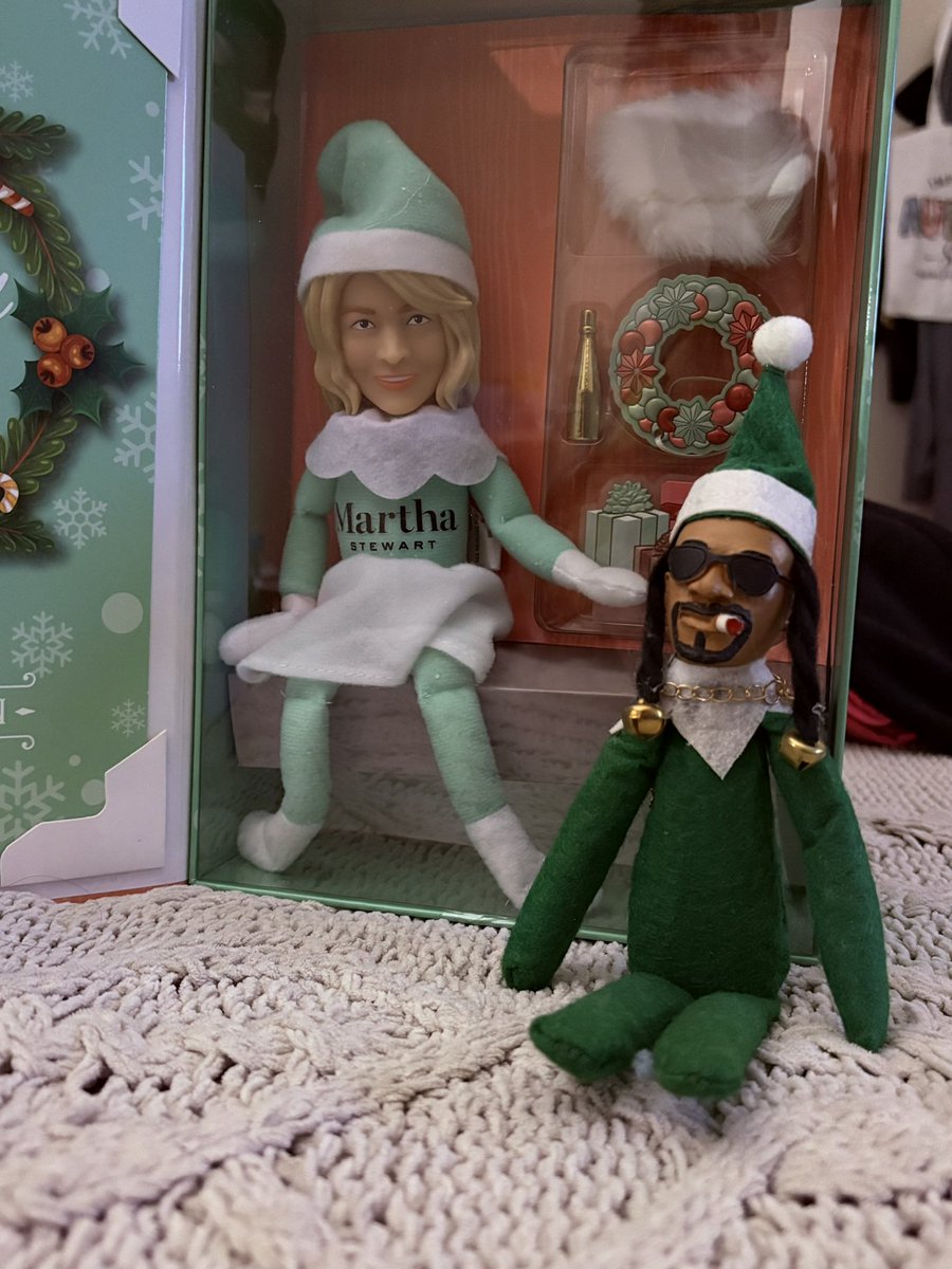 j3nnyb00m's tweet image. alright.. it’s almost that time of year.. whooooo is gonna hide my elves for me?? I’ve been good this year 🫠🎅🏻😈

#SnoopOnAStoop #MarthaOnTheMantle #NeverGrowUpItsATrap