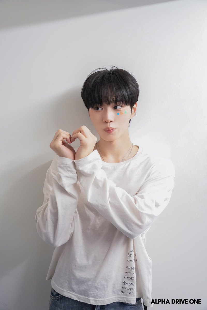 ALD1_PICS's tweet image. JUNSEO FROM MNET PLUS UPDATE 

#ALD1 #알파드라이브원