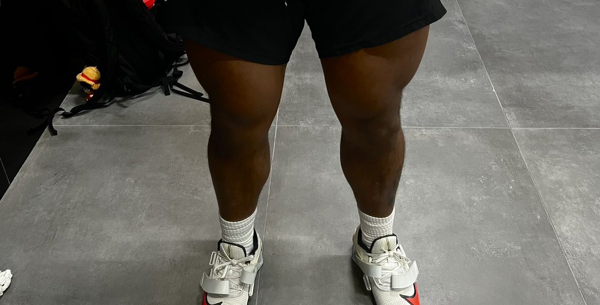 itzHxxvy's tweet image. #crackin watermelons