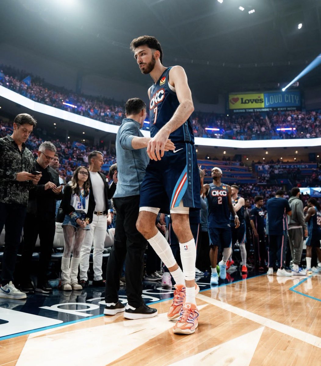 SkyedOKC's tweet image. Chet Holmgren in the WIN against the Sacramento Kings:

• 21 points 
• 7 rebounds 
• 1 assist
• 1 steal
• 3 blocks
• 10/15 FG

ALL-NBA 🔜