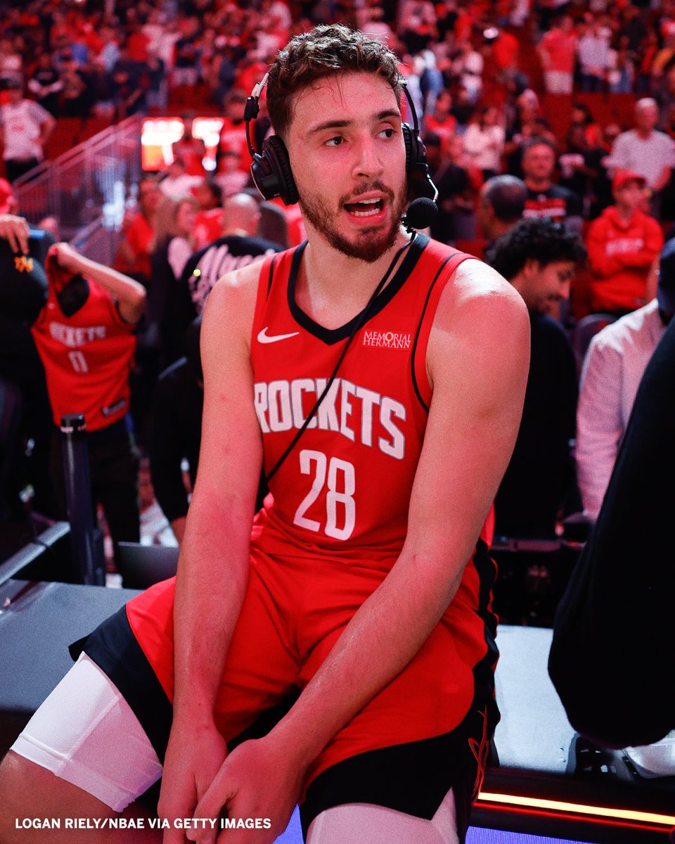 Alperen Sengun is the first player in Rockets history with 25 points, 10 rebounds and 5 assists in three-straight games 🚀