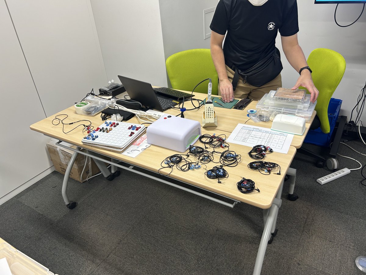 本日は社内でASSYミーティング！
<a href="/o2aid_Boss/">オーツェイドBOSSのツイッター</a> ボスにお越しいただき、ラボメン向けに実施いただいてます😎
MaestraudioベースのASSYは初めて😎
やっぱ自分で音やデザインを決めたりするのは楽しいｿﾞｫ🤤