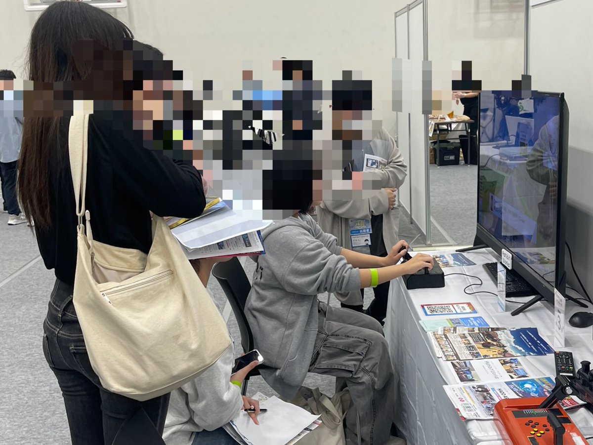 okinawa_keibin's tweet photo. ご報告が少し遅れましたが
先週末のIT未来フェスタ
無事に終了しました！

会場では学生さん
SNSやメールを見て来てくれた方
ふらっと立ち寄った方まで
いろんな出会いが重なって
なんだか心がぽっと温かくなる時間でした。

#沖縄県鉄道シミュレータ #IT未来フェスタ #ResorTech https://t.co/O3eFzgrzKM