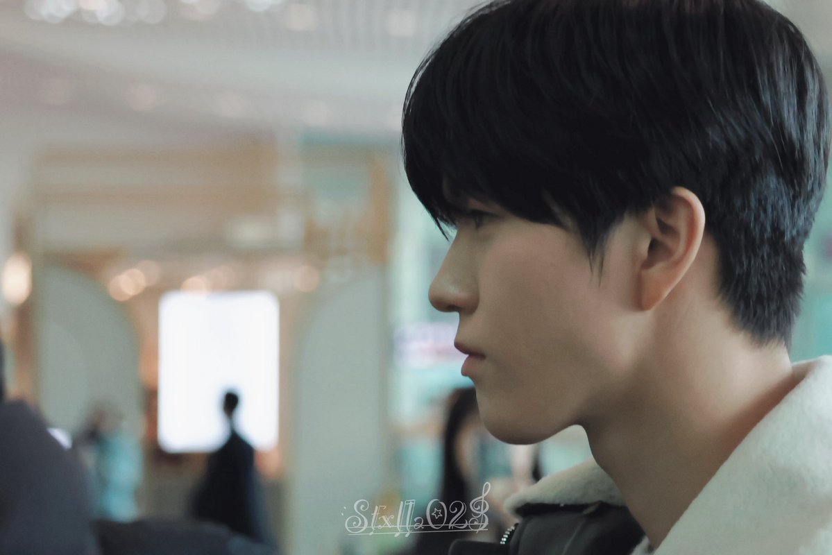 kkim_12345's tweet image. 볼 살짝 패였네🥲🥲 잘먹고 다녀라 세상에서 1g 사라지지마라