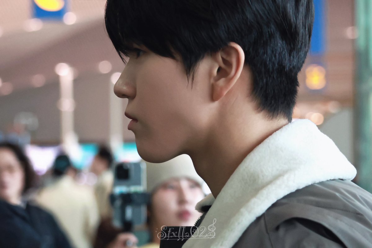 kkim_12345's tweet image. 볼 살짝 패였네🥲🥲 잘먹고 다녀라 세상에서 1g 사라지지마라