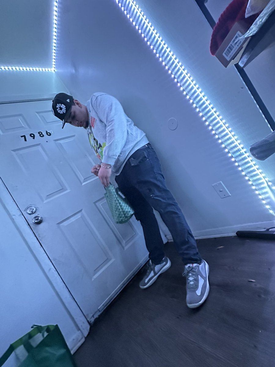 scumb4gfxck's tweet image. #flyshit