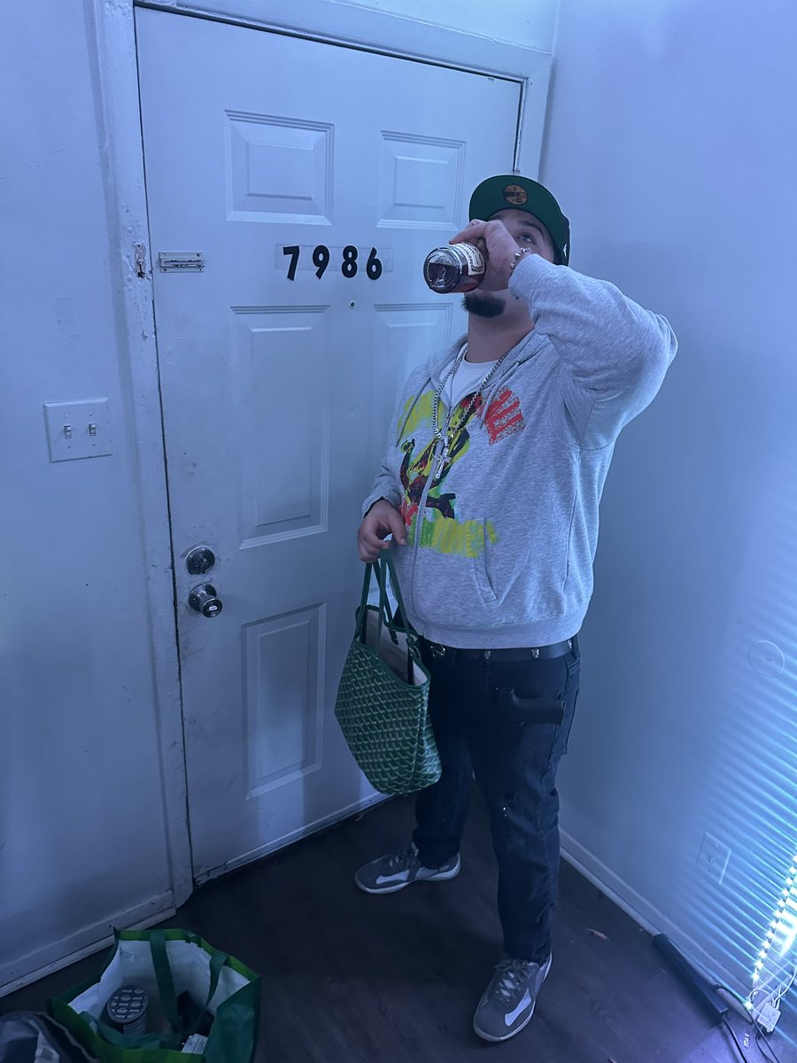 scumb4gfxck's tweet image. #flyshit