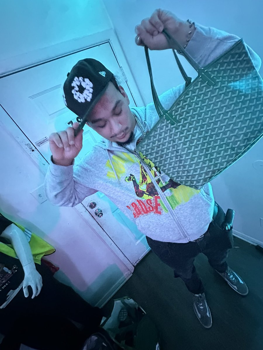 scumb4gfxck's tweet image. #flyshit