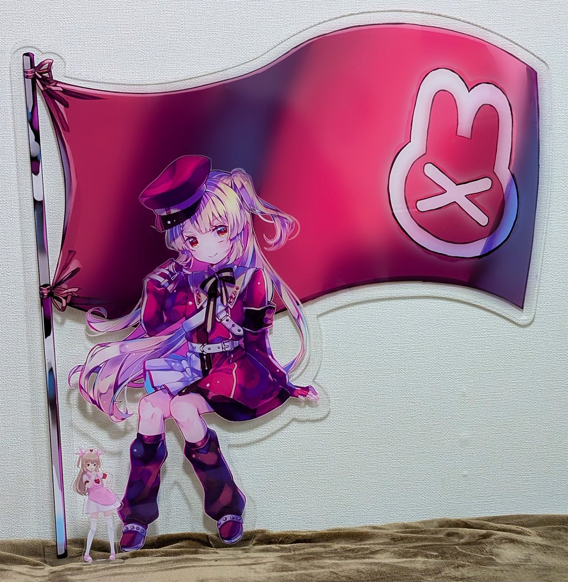 回収してもらったパネルが届いたので名取アクスタと比較 (アクスタ約150mm)