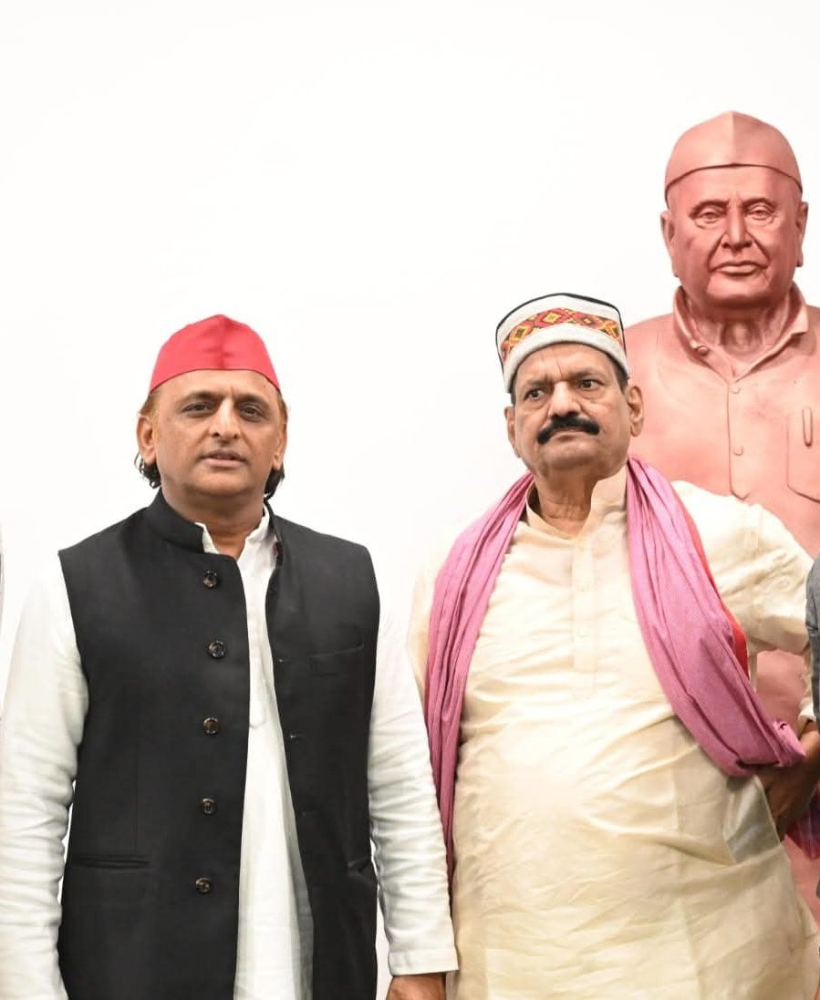 yadavsaurabh390's tweet image. घोसी विधानसभा से समाजवादी पार्टी के विधायक श्री सुधाकर सिंह जी का निधन, अत्यंत दुःखद !

ईश्वर उनकी आत्मा को शांति दें।

शोक संतप्त परिजनों को यह असीम दुःख सहने का संबल प्राप्त हो।

भावभीनी श्रद्धांजलि।
@yadavakhilesh