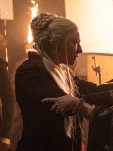 rhaenyrism's tweet image. they couldn’t get her legally, they couldn’t paint her in a bad light infront of the smallfolk, they couldn’t erase her impact. queen