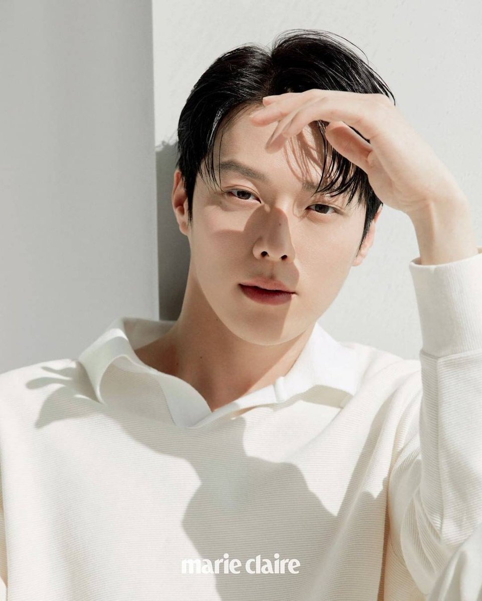 Natamarsol's tweet image. #JangKiYong nos trae mal a todas en #DynamiteKiss así que vamos con repaso de su trayectoria
Vale recordar que empezó su carrera en el modelaje 
Va hilo