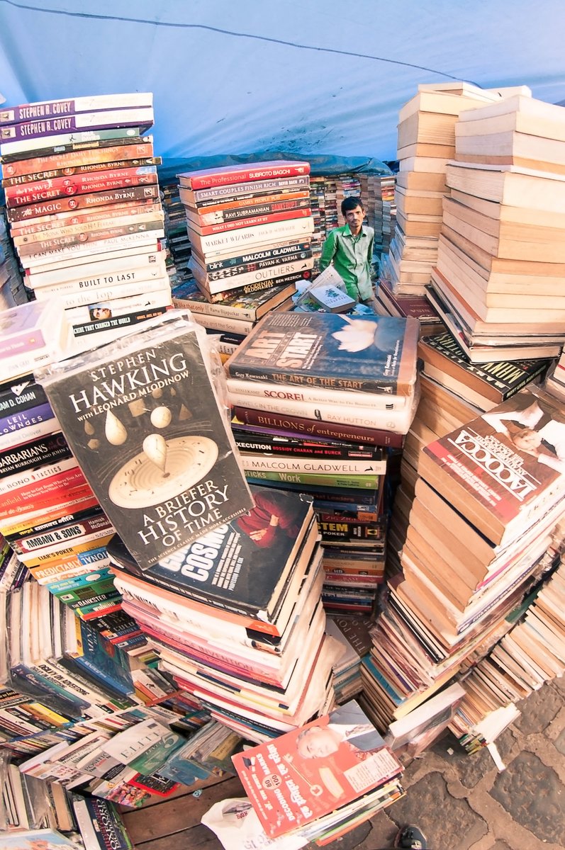 ViewFromShikhar's tweet image. Show me your photos with book/s in it. 📚