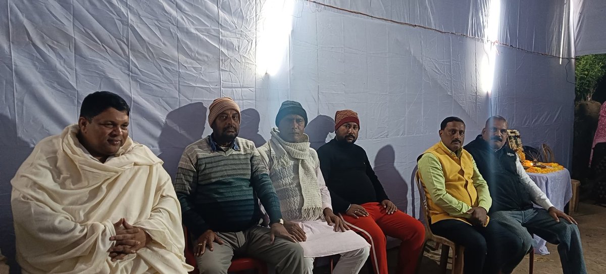 Badal_Patralekh's tweet photo. जरमुंडी विधानसभा क्षेत्र के लोगों के सुख दुःख में शामिल हुआ।
@INCIndia @INCJharkhand_ @RahulGandhi @KRajuINC @sirivellaprasad https://t.co/T8HrT9tKxu
