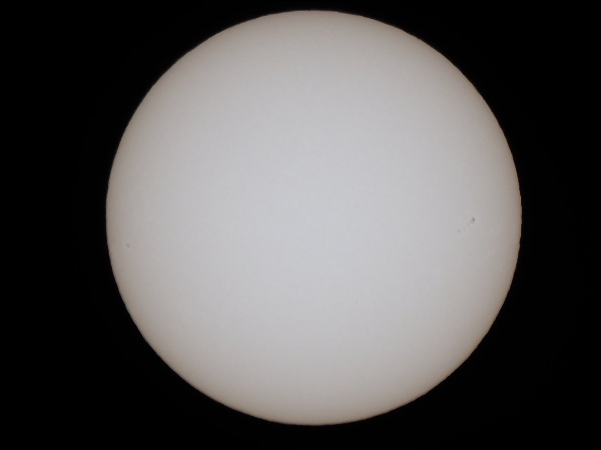 embeddedark's tweet image. #イマ太陽  #イマソラ #mysky #OLYMPUS #OMD #EM1MarkIII #MZD #ED #100400mmF5063ISii #400mm #デジタルテレコン #35mm換算 #1600mm #KenkoPro #ND100000 #減光  #ISO64  #f7てん1 #1000分の1秒 #静音モード #手持ち #5軸シンクロ手ぶれ補正ON #JPEG撮って出し #トリミング