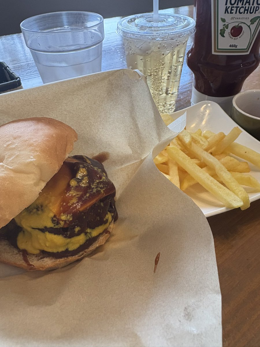 VyPYv6InEl73945's tweet image. ダブルチーズバーガー
ミニセット750円