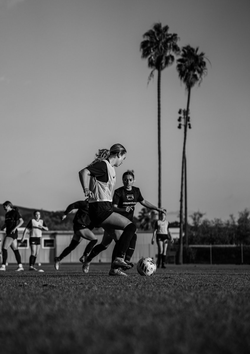 WOU_Wolves's tweet photo. Wolves ➡️ SoCal

The Western Oregon women's soccer team made the trip to Southern California Wednesday and snuck a practice in just before sunset at Cal Poly Pomona.

The Wolves make their NCAA debut Friday against Simon Fraser.

#WeAreWolves

📷 @ClaytonInFocus https://t.co/in2mQiK36j