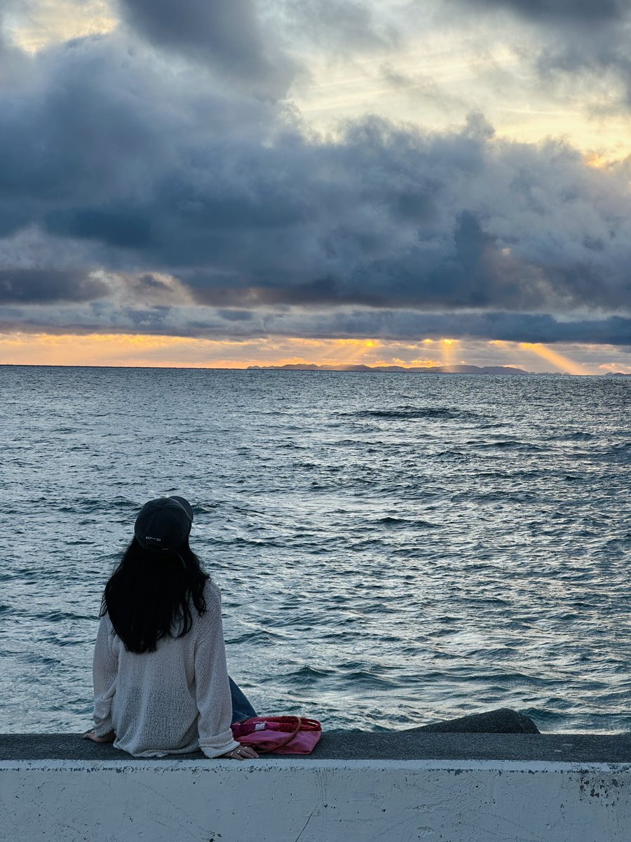 blackhai2's tweet photo. 成长的意义是对任何事物都失去了兴趣，对世界失去了感知的能力，去过很多地方，却没有让我留��的事情 https://t.co/FfQZKEFoze