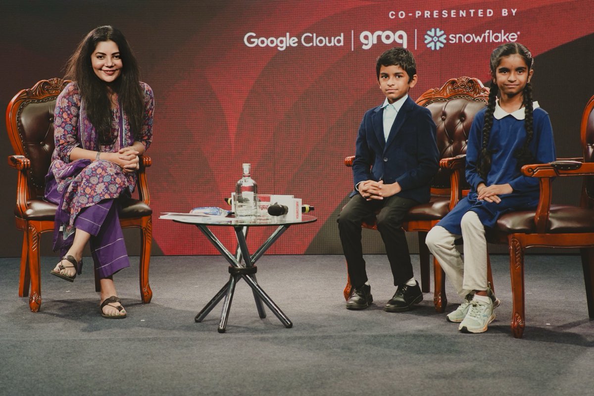 SharmaShradha's tweet image. This is why I believe in our country’s future. Meet 11 year old twins Vedika and Nandan building their startups and with so much confidence and a little bit of nervousness 😍 they told me their story on stage at @_TechSparks 
While we can mull over what all is wrong - young India…
