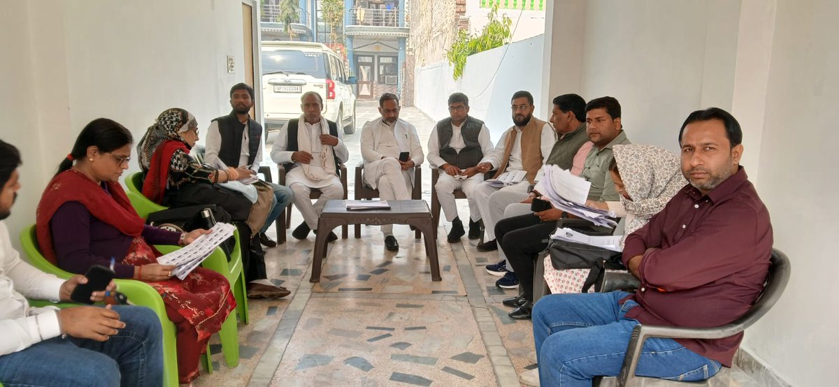 rajkumarbhatisp's tweet image. SIR प्रक्रिया में समाजवादी पार्टी कार्यकर्ताओं की भागीदारी सुनिश्चित करने के लिए और पार्टी के ब्लॉक लेवल एजेंट (BLA) को प्रक्रिया समझाने के लिए ग्राम तिलपता में श्री मिंटी खारी के आवास पर और ग्राम बादलपुर में पार्टी के वरिष्ठ नेता पूर्व जिला पंचायत चेयरमैन श्री गजराज नगर के आवास…