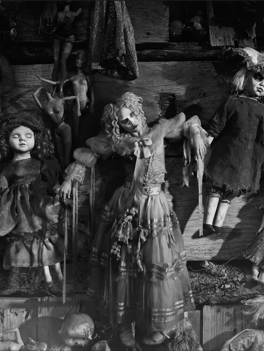 RDTLadyGaga's tweet image. Lady Gaga e Andrew Watt venceram o Hollywood Music in Media Awards na categoria de Melhor Canção Original para Série de TV/Minissérie por “The Dead Dance”, canção escrita para o fenômeno da @NetflixBrasil  “Wandinha”. 🏆