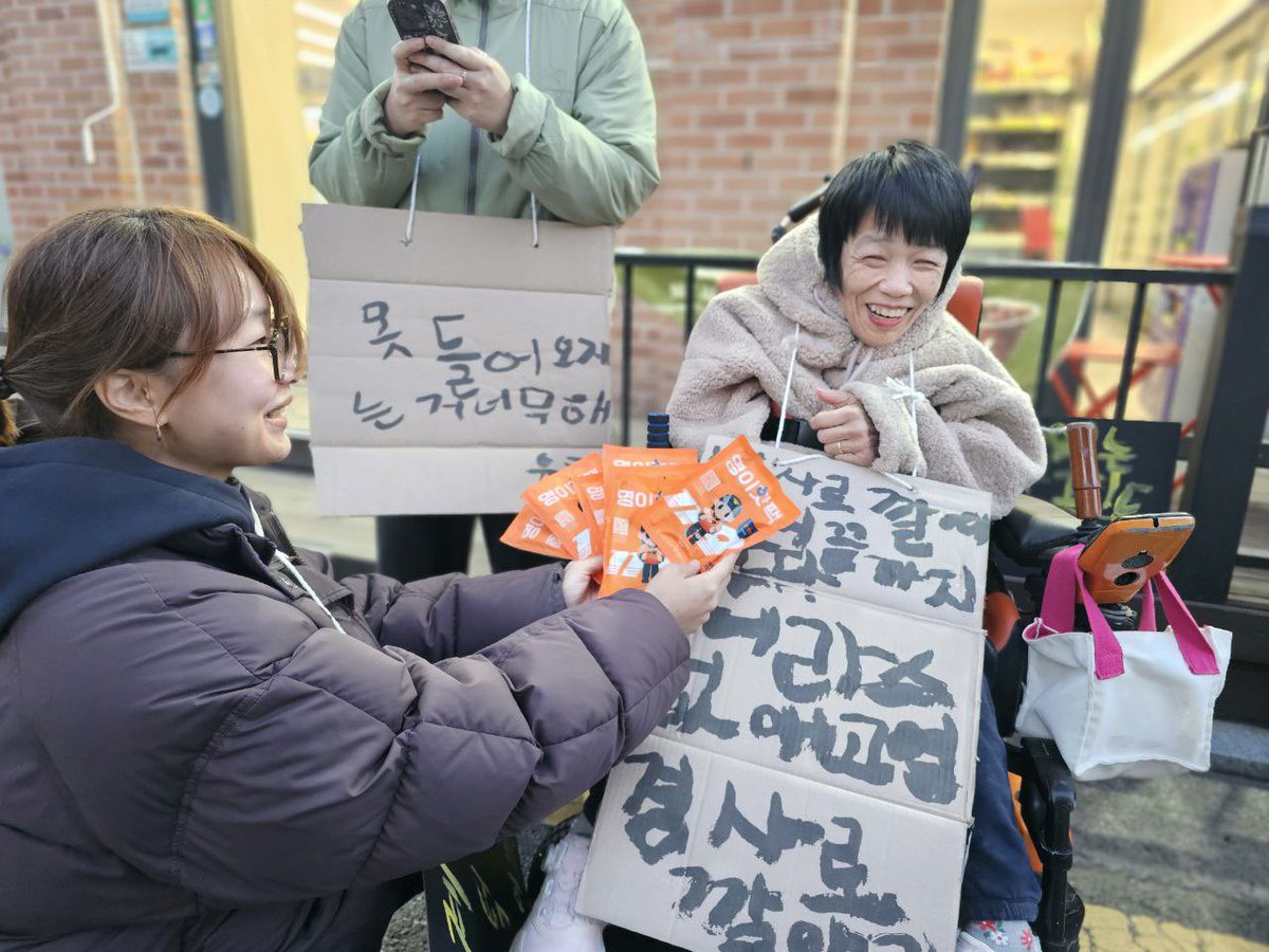 nodlyh's tweet image. (경사로가 없어서) 못들어가는 너무해