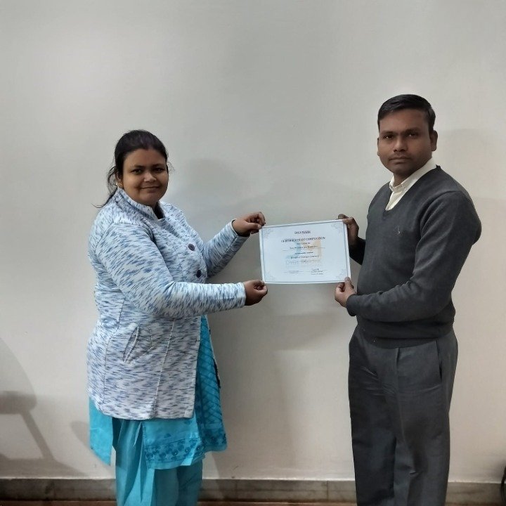 digimarkinst's tweet image. 🎓 Congrats to Eva Mukherjee Banerjee on completing the Graphic Design Course at DiGi MARK!
Practical training, real projects &amp;amp; career-focused learning.
Trainer: Pradeep Banewar
#graphicdesigncourse #graphicdesign #graphicdesigntraining #jabalpur #DiGiMARK