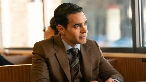 Mediasinfos's tweet image. 2.4 Millions de téléspectateurs pour le retour de la série #WillTrent hier soir en prime sur @TF1 avec #RamonRodriguez. Notre article est ici: mediasinfosblog.com/2025/11/20/dec…