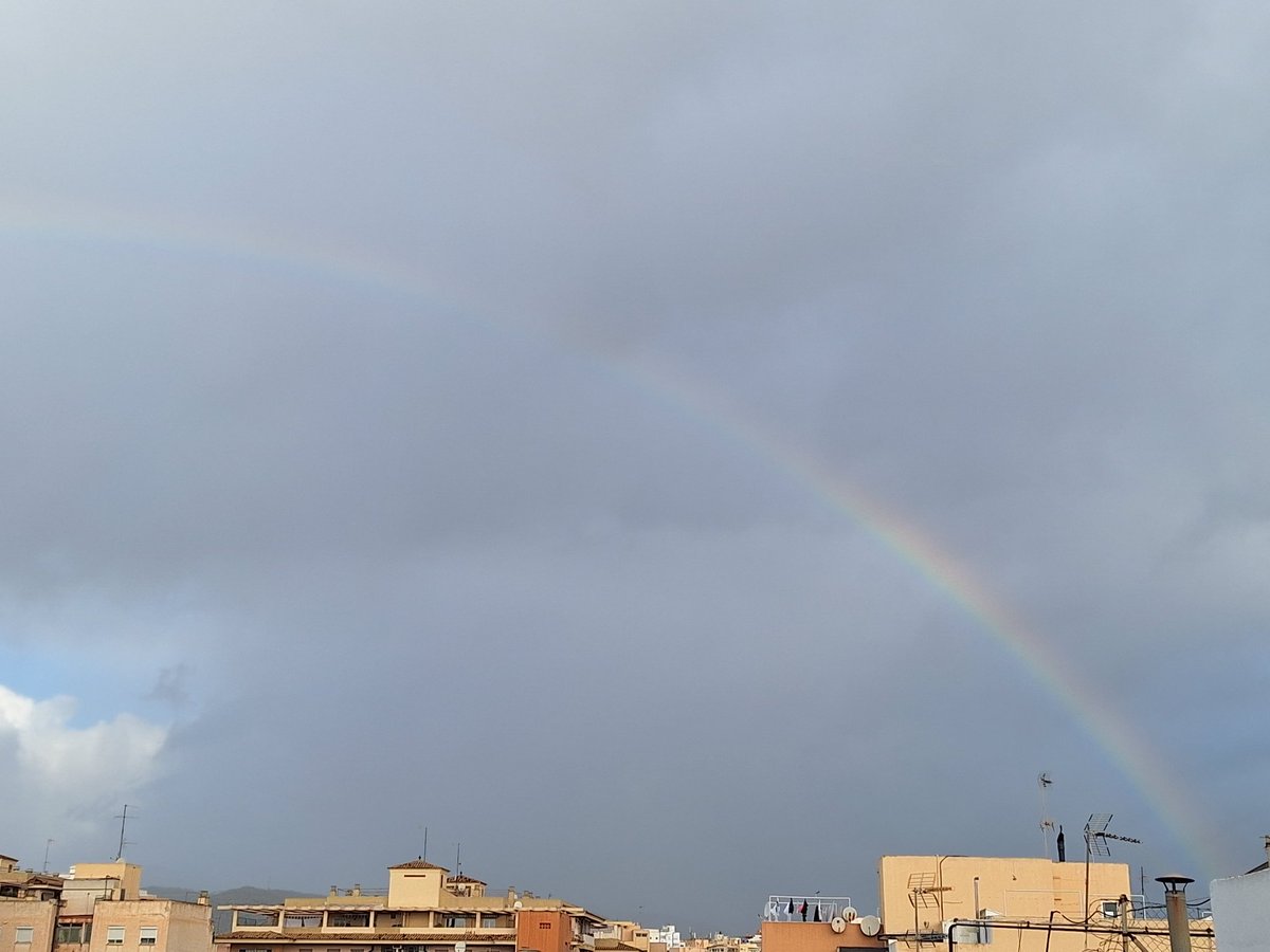 Ja començen les primeres pluges fel dia.
<a href="/AEMET_Baleares/">AEMET_Baleares</a> 
<a href="/MiquelSalamanca/">Miquel Salamanca</a> 
<a href="/TempsIB3/">El temps IB3</a>