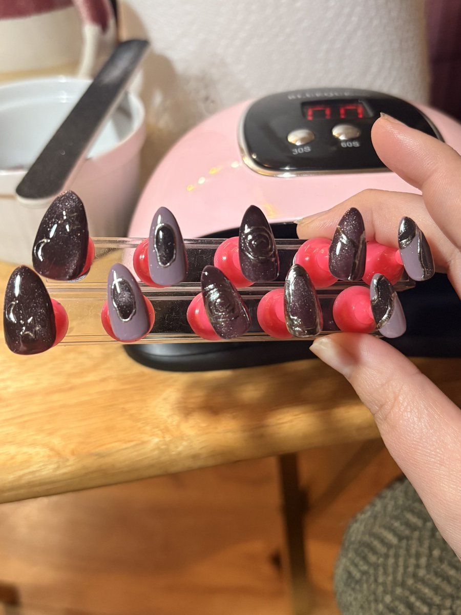 hpshep's tweet image. Really like these. #diynails
