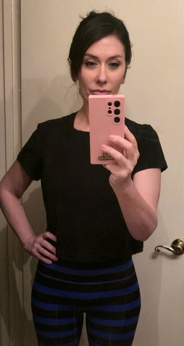 navium_exuro's tweet image. So I worked out or whatever last night