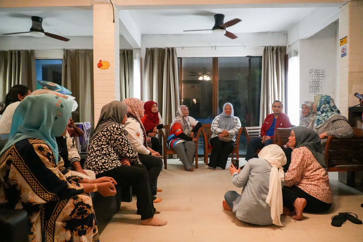 farhanfauzi_my's tweet image. Bertemu dan menyantuni jentera Wanita KEADILAN Pahang yang kini turut bertugas di PRN Sabah semalam.

Semangat mereka luar biasa. Mereka sentiasa siap digerakkan demi memastikan kemenangan calon HARAPAN N23 Petagas, Saudara Awang Husaini di bumi Sabah.

Sekalung penghargaan dan…