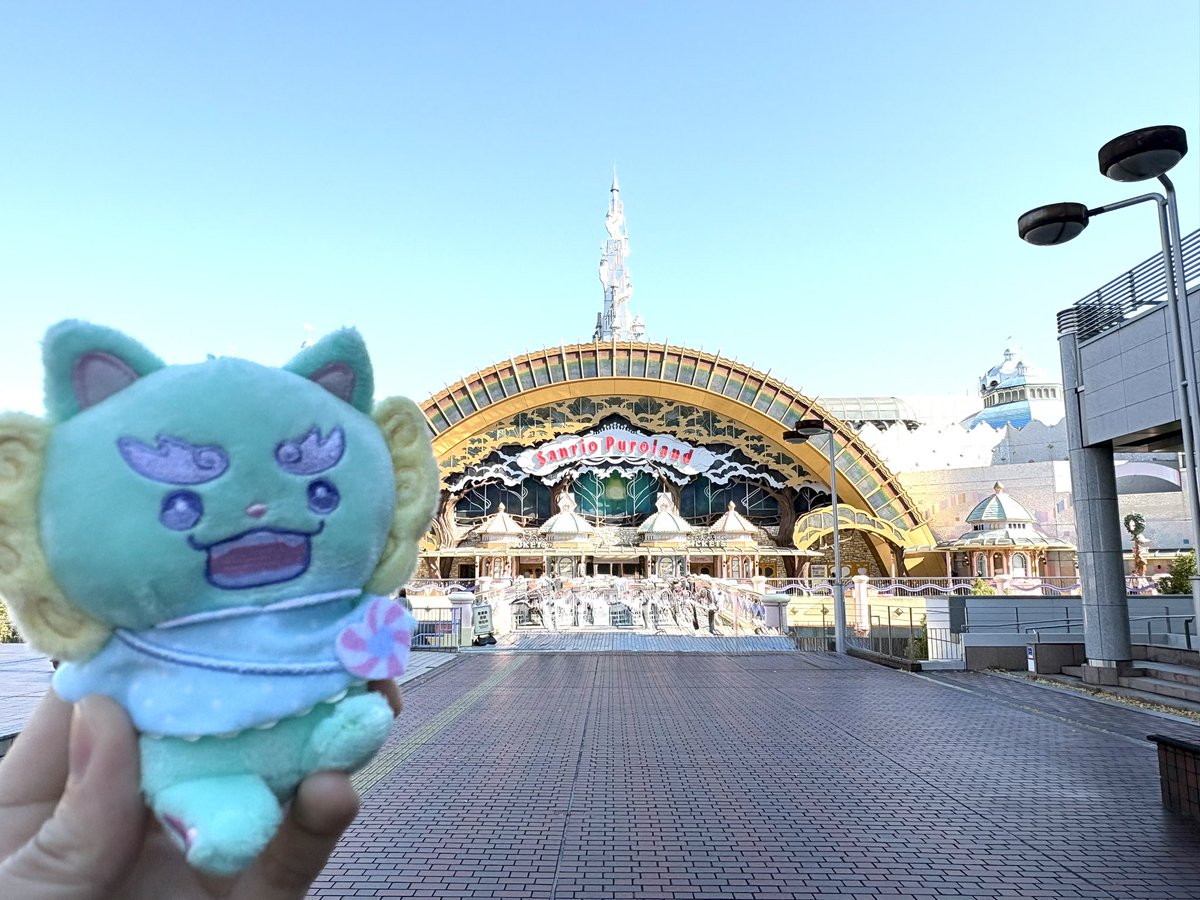 syoma_uno's tweet photo. 人生 初ピューロランド✨
 #ピューロランドクリスマス に
レイン ヤヌカミ チュララ達と行ってきました♪

サンリオのキャラクター達の最高に可愛い空間に JOCHUMのみんながいて
大興奮‼️

クリスマスの限定メニューは ボリューム凄くて大満足(*¯꒳¯*)

12/25まで開催してます！ 皆様是非✨

 #JOCHUM https://t.co/aI8VSJrkvs